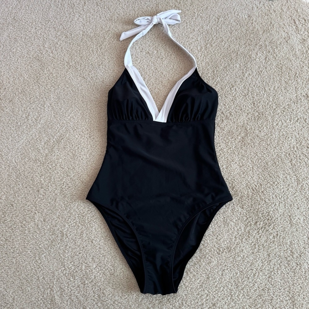 $49 NWT Cupshe Tummy Contouring Halter One Piece Swimsuit Med
